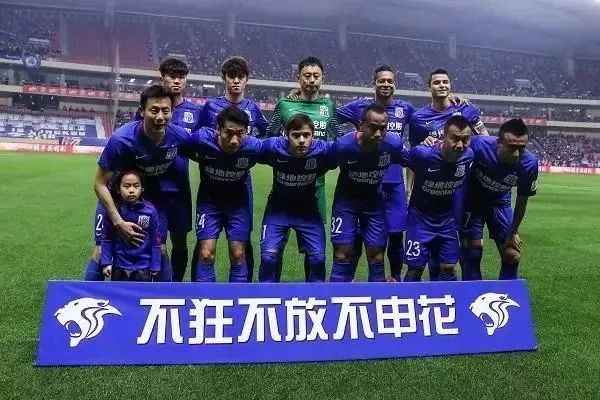 早期假期！ Team WE 的离谱中单和打野假装成职业选手，毫无悬念地被 LGD Gaming 以3-0横扫